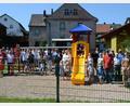Bild: ak
Haidenaab hat einen neuen, weiteren Spielplatz. Nahe der Haidenaabbrücke können Kinder nun klettern, rutschen und schaukeln.