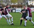 Archivbild: A. Schwarzmeier
Die DJK Weiden (rote Trikots) hat, wie hier in einer Partie gegen den FC Tremmersdorf, im Defensivbereich meist alles im Griff. Im Derby gegen die SpVgg Schirmitz trifft man nun auf einen Gegner, der seine Stärken ebenfalls in der Abwehr hat.