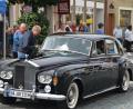 Bild: ak
Ein wahres und sicher wertvolles Luxusgefährt zeigte sich bei den Autos mit einem schwarzen Rolls Royce Ausstattung Salon mit 6300 Kubikzentimeter Hubraum, Achtzylinder und über drei Tonnen Gewicht. Der Besitzer des Fahrzeuges war extra aus Darmstadt zum Treffen gekommen und hatte damit die weiteste Anreise.
