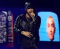 Bild: Chris Pizzello/Invision/AP/dpa
Rapper Eiminem bei der Einführungszeremonie der Rock & Roll Hall of Fame 2022.