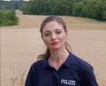 Bild: Norbert Grüner
Im Kinofilm „Hundslinger Hochzeit“, für den aktuell im Landkreis Tirschenreuth die Dreharbeiten laufen, mimt Barbara Weiß die Dorfpolizistin Nadine. In dieser Rolle kann sie vor der Kamera auch einmal Dialekt sprechen.