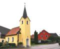 Bild: Portner
Die Dorfkapelle Wildstein prägt die Ortsansicht. 1911 bezeichnete die Regierung der Oberpfalz den Turm des Neubaus als „schrecklichen Anblick“.