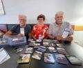 Bild: Bäumler/fph
Druckerei-Unternehmer Heinz Späthling, Spiele-Erfinderin Anja Durst und der Kreis-Seniorenbeauftragte Konrad Scharnagl (von links) sind stolz auf das Memory-Spiel.