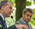 Bild: Stefan Puchner/dpa
Markus Söder (r), Minsterpräsident von Bayern, mit Hubert Aiwanger, Wirtschaftsminister.