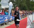 Archivbild: Hirsch
Zahlreiche Zuschauer werden beim 6. Seenland-Triathlon am 10. September die Akteure wie im Vorjahr am Zieleinlauf empfangen.