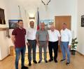 Bild: Marko Pammer/exb
Der neue Leiter des Ordnungs- und Standesamts, Sven Gerlach, Nabburgs Bürgermeister Frank Zeitler, Reinhard Schlosser, Gutenecks Bürgermeister Hans Wilhelm und Altendorfs Bürgermeister Markus Schiesl (von links) waren beim Amtswechsel dabei.