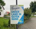 Bild: exb/Dietmar Schaller
Dieses Wahlplakat kann Dietmar Schaller von seinem Küchenfenster aus sehen.
