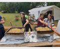 Bild: Weidner/exb
Auch das Kochen ist ein Gemeinschaftswerk..