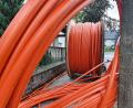 Bild: kaz
In Kemnath baut die Telekom eigenwirtschaftlich das Glasfasernetz aus. Derzeit sind die Arbeiter in der Wunsiedler und der Matthias-Widmann-Straße aktiv.