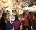Bild: no
Beeindruckt zeigten sich die Kinder in der König-Otto-Höhle von den Tropfsteinen, die sich am Boden, an den Wänden oder an der Decke gebildet haben.
