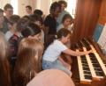 Bild: fz
Das Instrument von Reger, die Orgel, durften die Kinder der Gerhardinger-Schule in der Michaelskirche ertönen lassen.
