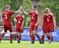 Archivbild: Hubert Ziegler
Ein Jubelbild des 1. FC Neukirchen aus der Saison 2021/22: Manuel George (rechts) mit Daniel Weber sowie Maximilian Geismann und Max Tuchbreiter (von links).