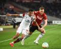 Bild: Gregor Fischer/dpa
Nathaniel Brown (links/Szene aus dem Spiel gegen Hannover) vom 1. FC Nürnberg wurde in die deutsche U21 berufen.