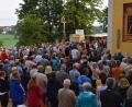 Bild: swo
Zum Hautgottesdienst hatte sich auch der Platz um die Kirche komplett mit Wallfahrern gefüllt.