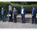 Bild: wel
Thomas Hiltl, Christian Dietl, Franz Schindler, Willi Rester und Margit Reichl (von links) äußerten ihre Gedanken zum Antikriegstag am Plattenberg bei Neunburg vorm Wald.