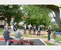 Bild: bey
Eine Ortsbegehung des Spielplatzes des Kindergarten St. Elisabeth in Eslarn soll Klarheit bringen. Die Marktgemeinde wehrt sich gegen eine Rechnung des TÜV Bayern für reparierte Spielgeräte in Höhe von 43.000 Euro.