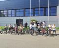 Bild: Anke Spandau/exb
Die Verkehrswacht Oberviechtach und Umgebung hat im Rahmen des Ferienprogramms für zwölf Kinder einen Fahrradparcours aufgestellt.