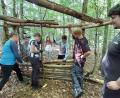 Bild: Kunz
Wie baue ich eine Hütte? Beim Ferienprogramm des Stadtjugendrings wird's den Kindern beigebracht.