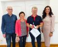 Bild: fpoz
Zum 40. Dienstjubiläum gratulierten Stephan Schultes (Zweiter von rechts) Verwaltungschef Stefan Falter (links), Lebensgefährtin Beatrix Fux (Zweite von links) und Bürgermeisterin Margit Bayer (rechts).