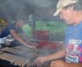 Bild: Wolfgang Steinbacher
Manfred Weiß liebt Bratwürstl, er ist der Grillprofi bei der DJK Gebenbach. So lang er am Rost steht, isst er aber selbst keine.