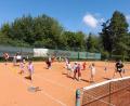 Bild: Barbara Püschel/exb 
Die Teilnehmer der Ferienaktion lernten viel über die Grundlagen beim Tennis.