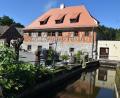 Bild: ubb
Die Hammermühle nahe dem Wanderparkplatz ins Waldnaabtal ist wieder ein schmuckes Anwesen. Inzwischen wurde das historische Gebäude teilsaniert. Es entsteht eine neue Einkehrmöglichkeit für Wanderer und Interessierte.