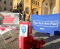 Bild: Wolfgang Steinbacher
Das Bündnis gegen das Vergessen erinnerte bei einer Mahnwache am Marktplatz an Klaus-Peter Beer.