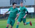 Bild: ham
Der Stullner Spielertrainer Andi Meyer (links) und sein TSV liegen in der Kreisliga West in Lauerstellung. Am Samstag kommt Spitzenreiter TSV Detag Wernberg an den Vogelherd.