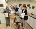 Bild: ion
Ehrungen bei den Jordanschützen (von links) Otto Held, Schützenmeisterin Evelyn Pittroff, Oberschützenmeister Norbert Schmidt, Ehrenmitglied Heiner Hammer, Ludwig Mayer vom Oberpfälzer Schützenbund und Marion Schneider.