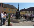 Bild: jr
Der zweite Oberpfälzer Zoigltag wurde am neuen Zoiglbrunnen am Oberen Markt in MItterteich eröffnet.