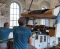 Bild: Holger Popp
September, wird die neue Orgel in Erbendorf feierlich geweiht. In den vergangenen Tagen montierte das Team der Orgelmanufaktur Vleugels den Spieltisch.