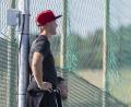 Bild: Josef Trummer
Martin Schuster sah sich das Spiel in Schlicht aus weiter Entfernung an. Der Vohenstraußer Trainer war für ein Spiel gesperrt und steht gegen den FC Amberg wieder an der Seitenlinie.