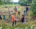 Bild: Bettina Krapfl/ exb
Eine Benjeshecke gestalteten die Kinder beim Obst- und Gartenbauverein in Plößberg. Das Thema des Tages war "Wir bauen zusammen ein ökologisches Mini-Paradies".