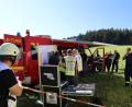 Bild: KBM Alexander Kleber, Kreisbrandinspektion Neustadt/WN
Der Örtliche Einsatzleiters (ÖEL) trifft bei der Katastrophenschutzübung "Inferno 909" am Fahrenberg ein und gibt eine Einweisung der Lage.