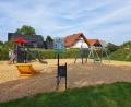 Bild: Lowak
Schaukel, Rutschturm und eine Seilbahn sind auf dem neuen Spielplatz in Dietersdorf zu finden. Die Anwohner hatten die Anlage in Eigenleistung gestaltet.