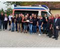 Bild: Kormann/exb
Das Team des Motorradgottesdiensts mit den Empfängern der Spenden und Pater Edward (Zweiter von rechts).