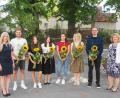 Bild: Sabine Graser/exb
Rektorin Sabine Graser (links) und Konrektorin Beate Koch (rechts) begrüßten die neuen Lehrerkräfte Michael Siegel, Verena Miedl, Alisa Fischer, Annette Bogner, Anna Gräb und Martin Schuller (von links).