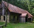 Bild: Tourist-Information Schönseer Land
1946 siedelten sich hier elf sudetendeutsche Familien – insgesamt rund 60 Menschen – aus den böhmischen Ortschaften Wenzelsdorf und Rappauf an.