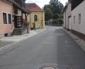 Bild: fz
Vom Kriegerdenkmal her am Rathaus und der Kirche vorbei wird Tempo 30 in Irchenrieth eingeführt.