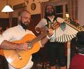 Bild: Georg Niemeier/exb
Freche Texte und gute Laune: Das Duo „Da wampert Zodert & da boartert Plattert“ spielt am 30. September im Fuchsberger Stodl auf.