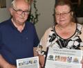 Bild: hcz
Karl und Rosa Prell stellen in der Heimatring-Sitzung ihr demnächst erscheinendes Buch über Kapellen und Andachtsstätten vor.