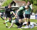 Archivbild: Hubert Ziegler
Dicke Luft im Ammerthaler Strafraum: Mit Mann und Maus verteidigten die Gastgeber aber diese gefährliche Situation. Im Mai diesen Jahres entschieden die Ammerthaler das Derby gegen die DJK Gebenbach mit 2:1 für sich. Ein Ergebnis, mit dem sich der Gastgeber auch diesmal anfreunden könnten.