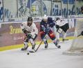 Archivbild: Werner Moller
Seit April war Markus Eberhardt (rechts, Szene aus einem Play-off-Spiel gegen Duisburg) verletzt. Am Sonntag in Halle feiert der Verteidiger der Blue Devils sein Comeback.