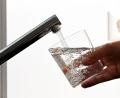 Bild: Bernd Weißbrod/dpa
Die Gemeinde Stulln hat den Wasserpreis erhöht: Künftig kostet der Kubikmeter Wasser 1,42 Euro anstatt 60 Cent.