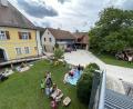 Bild: gri
Im Pfarrhof und im benachbarten Garten herrschte am Sonntag ein Kommen und Gehen.