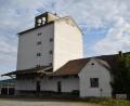 Bild: bnr
Die Wernberg Speicher Quartier GmbH & Co. KG plant in der Bahnhofstraße eine großzügigen Wohnanlage mit bezahlbarem Wohnraum. Dafür wird der Sperl-Turm abgebrochen und durch ein sechsstöckiges Wohnhaus ersetzt.