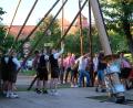 Bild: do
Mit dem Kirwabaum-Aufstellen mit Manneskraft und "Schwalben" durch die Landjugend und vielen Helfern aus dem Dorf beginnt in Speinshart ganz offiziell die Dorf-Kirchweih.