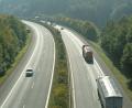 Archivbild: Petra Hartl
Blick von der Hohenkemnather Brücke auf die Autobahn A6.
