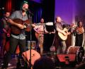 Bild: mfh
2014 gründete Stefan Schmidt (Zweiter von rechts) die John Garner Band. 2016 kam die Sängerin Lisa Seifert (rechts) dazu.