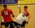 Bild: Hans Mark
Fabian Domeier (am Ball) steuerte drei Treffer zum Sieg der HSG-Herren über den SV Buckenhofen bei.